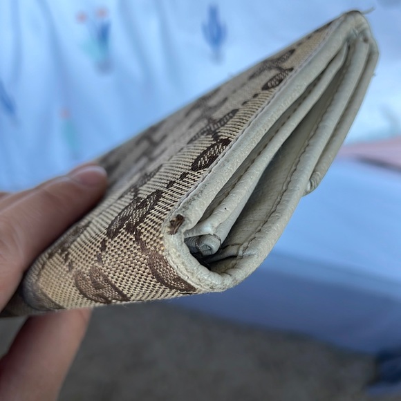 SOLD- GUCCI- vintage long wallet - Picture 5 of 17
